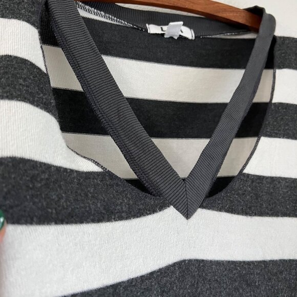 LNA Gray White Striped Vneck Cut Out Long Sleeve Pullover Sweater Size XSmall - Picture 3 of 6